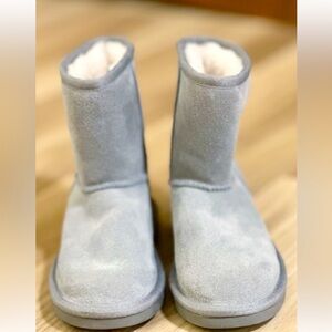 KOOLABURRA BY UGG SHORT GREY ANKLE BOOTS IN SIZE 5